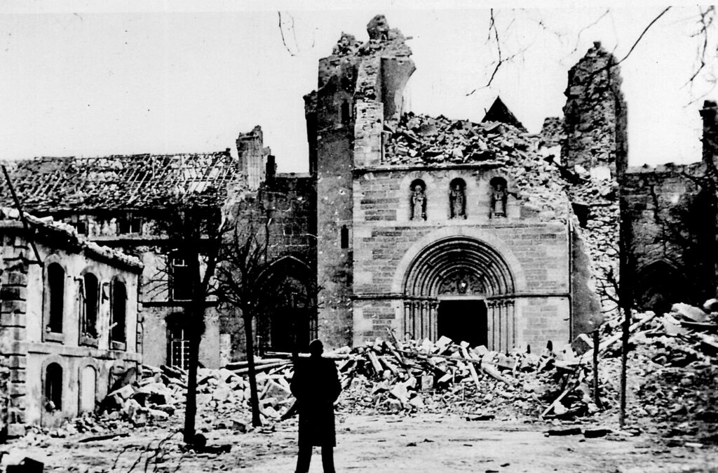 Echternach 1944 Basilika   1