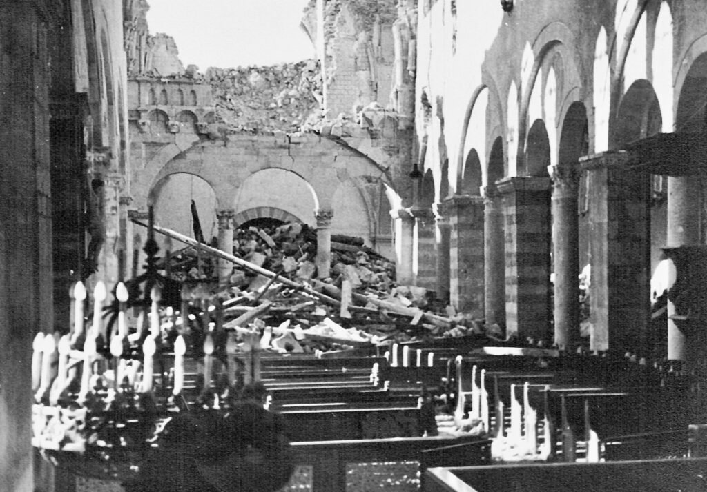 Echternach 1944 Basilika   33