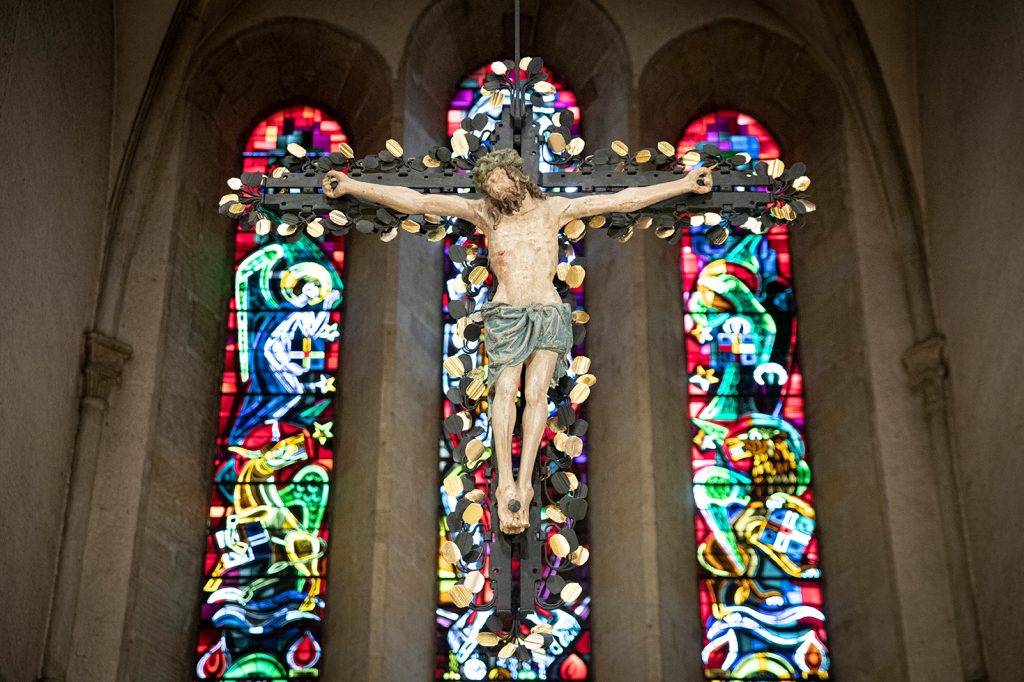 Croix suspendue